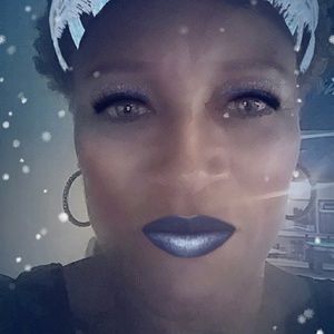 Meet your Posher, Rena